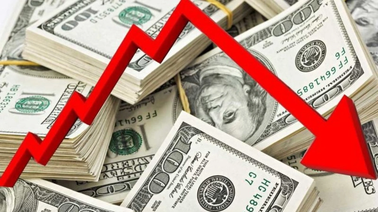 تراجع الدولار وسط تفاؤل حول فتح مضيق هرمز
